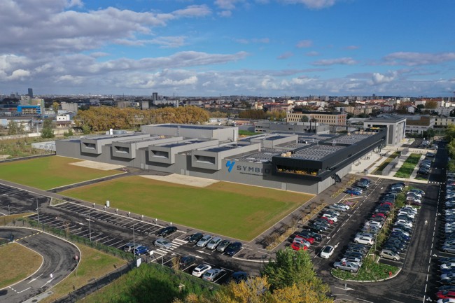 Symbio (Stellantis, Michelin y Forvia) inaugura en Francia su primera gigafactoría de pilas de hidrógeno