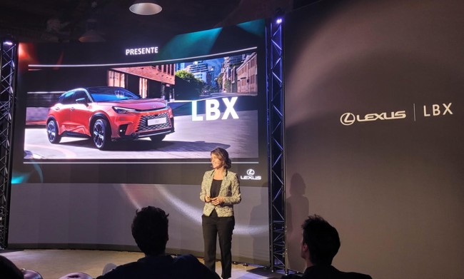 Lexus España prevé vender más de 8.500 coches el año que viene, impulsado por las ventas del nuevo LBX