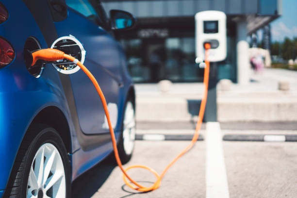El Gobierno aclara que la deducción del IRPF aplica a eléctricos comprados a plazos hasta 2026