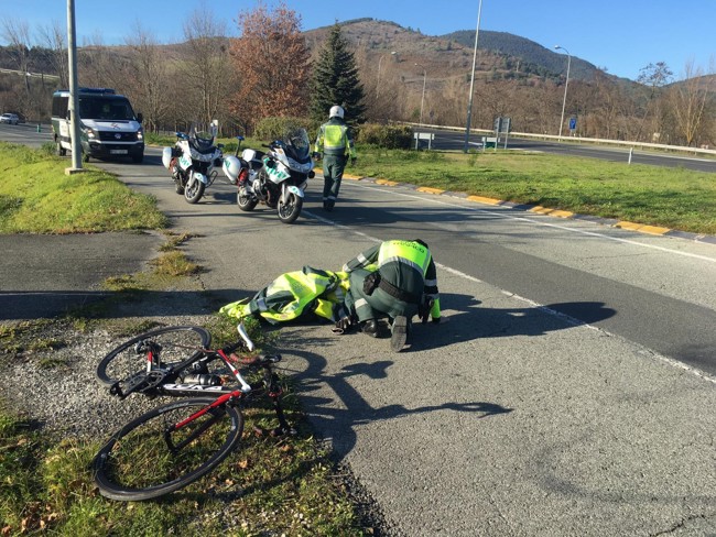 Ciclistas, automovilistas y moteros lamentan la "inasumible" cifra de muertos en carretera