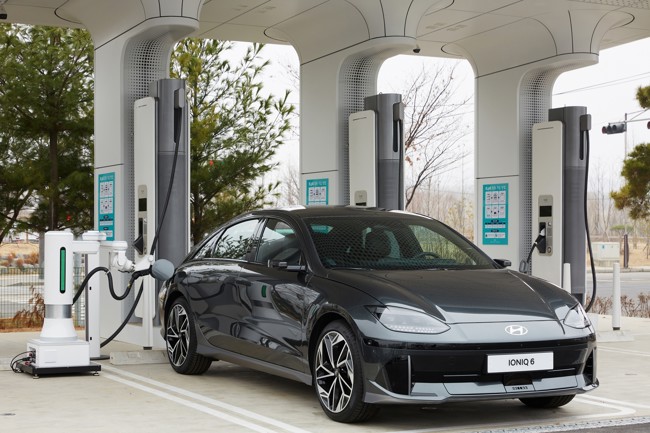 Hyundai desarrolla un robot automático de carga para vehículos eléctricos