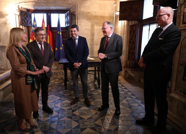 Mazón (Valencia) acuerda colaborar en tecnología e innovación con la región alemana sede Volkswagen