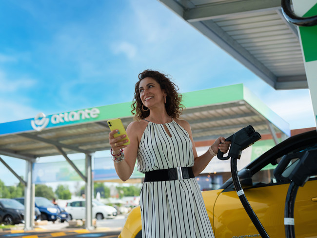 Atlante se asocia con Chargemap para ampliar su oferta de servicios de carga de vehículos eléctricos