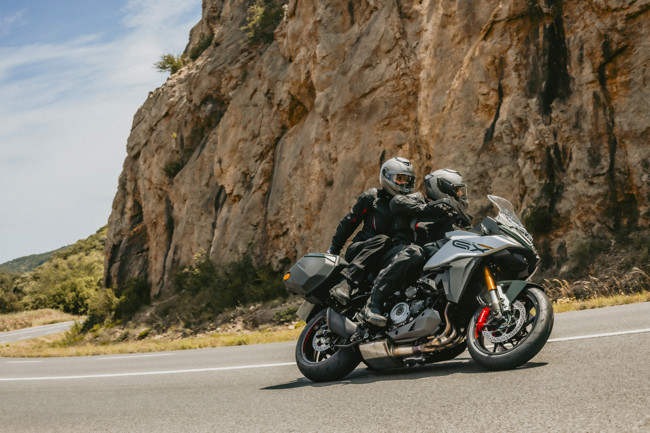 Suzuki anuncia que la moto GSX-S1000GX está ya disponible en concesionarios españoles por 18.799 euros