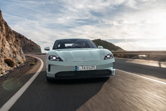 Porsche presenta el nuevo Taycan, que llega a partir de la primavera 2024 desde 105.682 euros