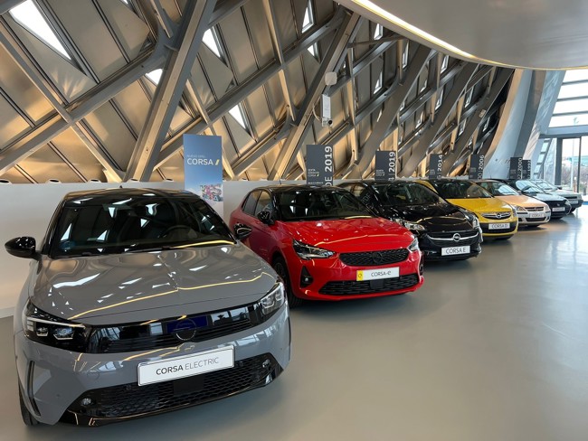 El modelo Opel Experimental y las seis generaciones anteriores del Corsa se exponen en Mobility City