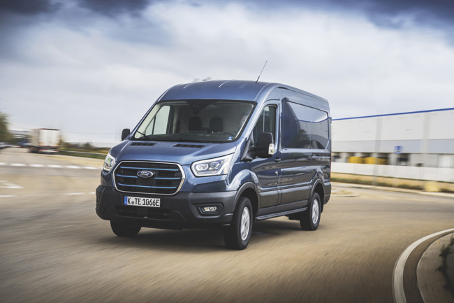 La furgoneta Ford E-Transit, la más vendida en España de su segmento en 2023, con un 55% de cuota