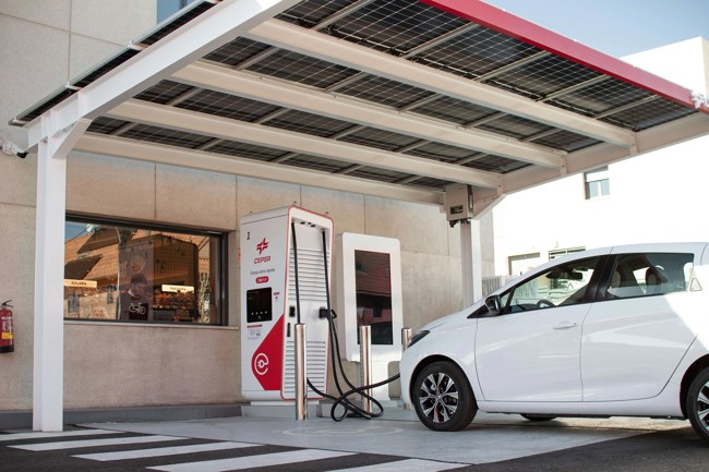Cepsa lanza una nueva línea de negocio de recarga eléctrica para sus clientes profesionales