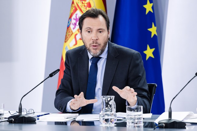 Puente señala que Renault ahorra 700.000 euros de impuestos al año por su plan de movilidad sostenible