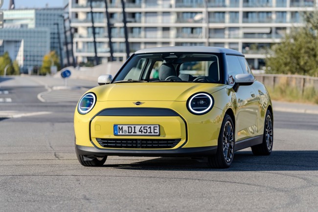 BMW presenta el nuevo Mini Cooper E 100% eléctrico en versión 'Classic' con autonomía de 305 kilómetros