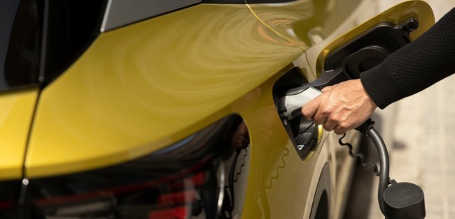 Solo el 4% de los coches eléctricos a la venta en España tienen un precio inferior a los 25.000 euros