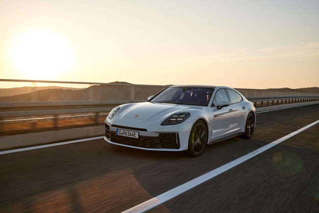 Porche presenta 3 versiones híbridas del Panamera desde 127.800 euros