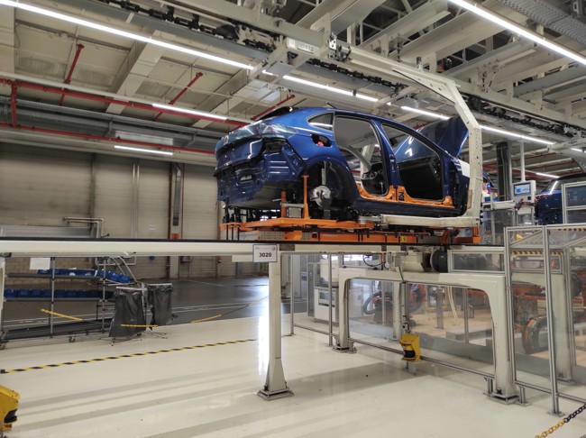 Volkswagen trabaja con un prototipo de Cupra para preparar la llegada del coche eléctrico a Landaben
