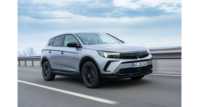 El nuevo SUV de Opel, el Grandland híbrido de 48V, disponible en España desde 37.100 euros