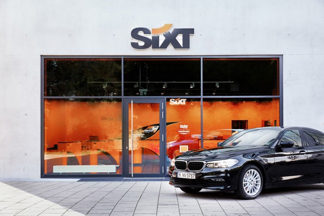 Sixt ganó un 13,1% menos en 2023, hasta 385,7 millones, por el impacto negativo del coche eléctrico