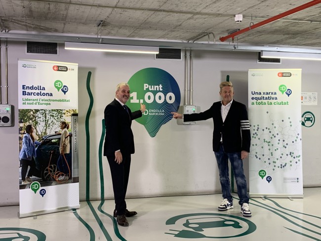 Barcelona triplicará la potencia de los puntos de carga de vehículo eléctrico de la calle