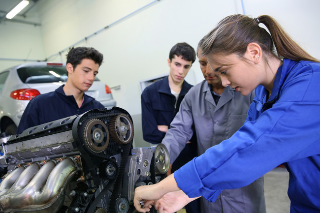 Cetraa se reúne con el Ministerio de Educación para mejorar la FP en el sector de automoción