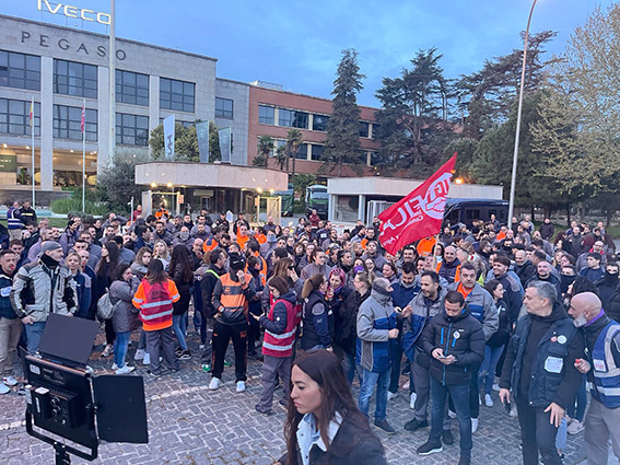 UGT ve un "éxito rotundo" la asistencia de 3.000 empleados a la primera jornada de huelga de Iveco