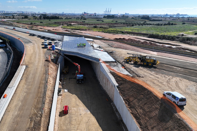 El Port de Tarragona se postula en China para acoger plantas de electromovilidad