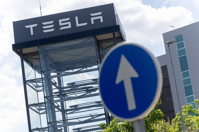 Tesla cae un 2,7% en bolsa tras el anuncio del despido de más del 10% de su plantilla