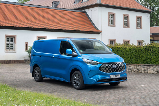 La nueva furgoneta eléctrica de Ford E-Transit Custom llega a los concesionarios a finales de verano