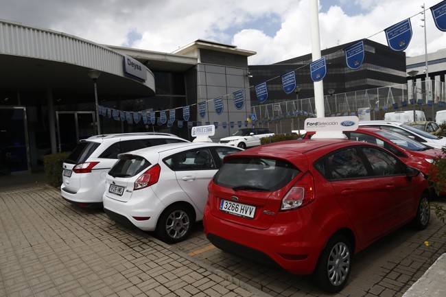 La OCU celebra la admisión a trámite de su demanda del 'cártel de coches' contra Ford, Mitsubishi y BMW