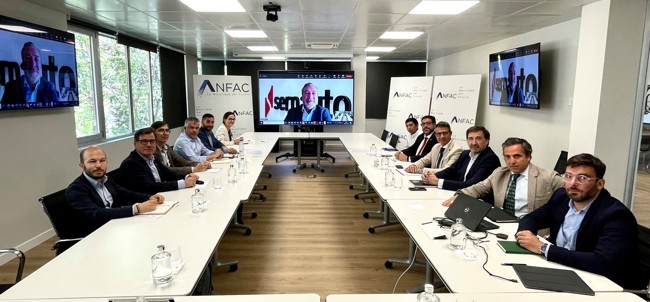 Anfac y Sernauto se reúnen con la asociación de ciudades españolas del sector de la automoción