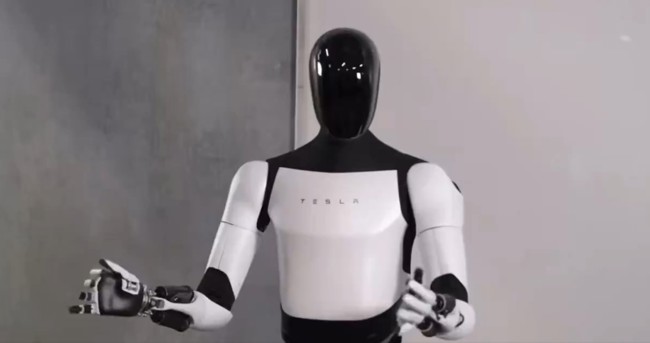 Tesla utiliza por primera vez robots humanoides en sus fábricas de coches