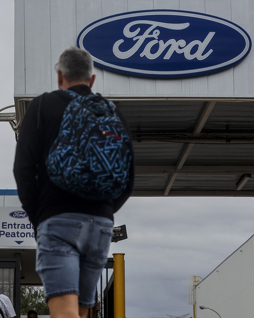 Yolanda Díaz tacha de "inasumibles" los 1.622 despidos que Ford propone en Almussafes