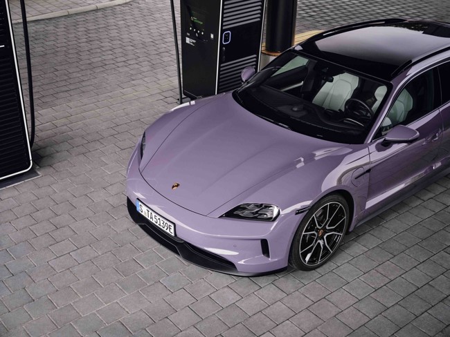 Porsche amplía su red de carga rápida de vehículos en plena guerra con los accionistas por los eléctricos
