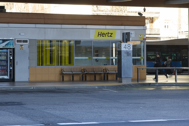 Hertz lanza una emisión de casi 700 millones de euros en bonos tras el fracaso de los eléctricos