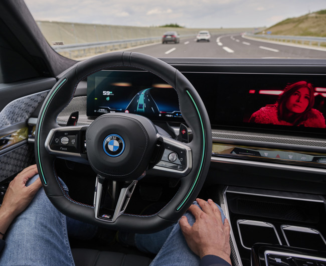 BMW recibe la aprobación para combinar el Nivel 2 y Nivel 3 de conducción autónoma en un vehículo