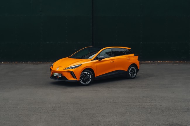 MG actualiza su eléctrico MG4 con una autonomía renovada de hasta 530 kilómetros y 17.480 euros