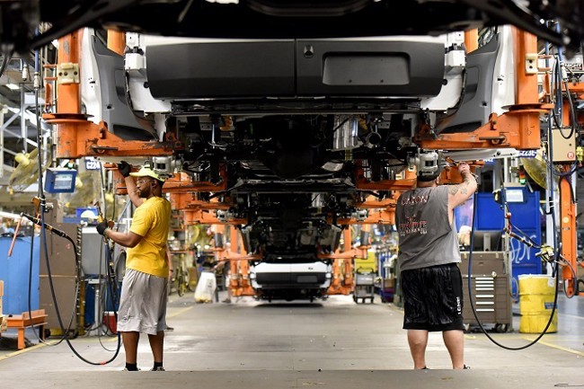 El Gobierno afirma trabajar desde hace semanas para garantizar el presente y futuro de Ford Almussafes