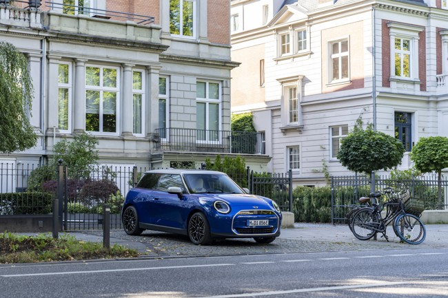 Las ventas de BMW aflojan en el semestre por el desplome del negocio en China y Alemania