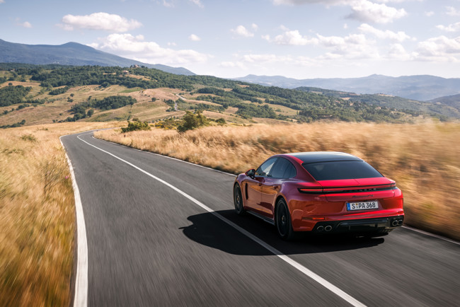Porsche lanza las dos nuevas versiones del Panamera desde menos de 200.000 euros