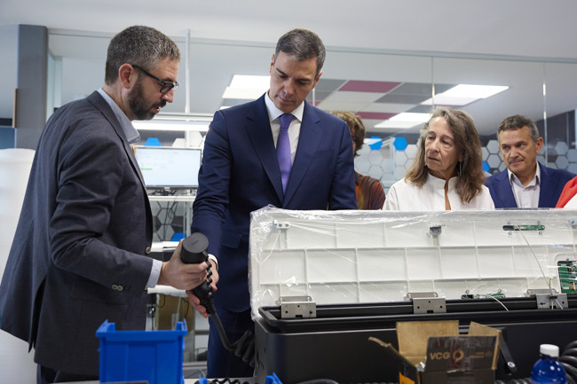 Sánchez visita Veltium en Vitoria para conocer sus soluciones de recarga de vehículos eléctricos