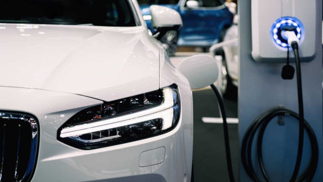 Las matriculaciones de vehículos eléctricos puros en UE se disparan un 48,5% en 2023, hasta 4,5 millones