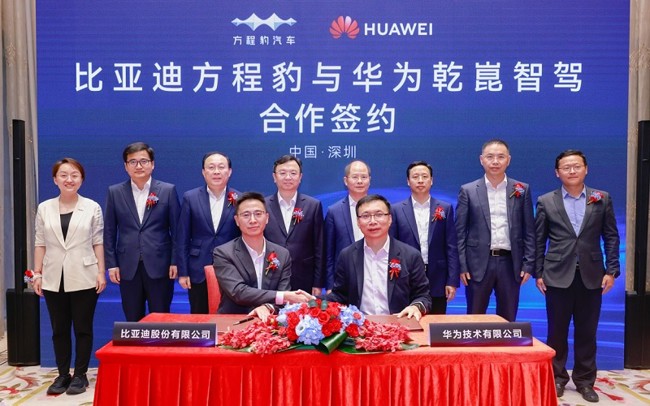 BYD firma un acuerdo con Huawei para usar su sistema de conducción autónoma de vehículos eléctricos