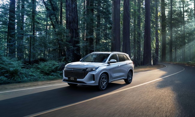 DSFK lanza el nuevo SUV híbrido enchufable, el DSFK E5, por menos de 26.000 euros financiado con Moves