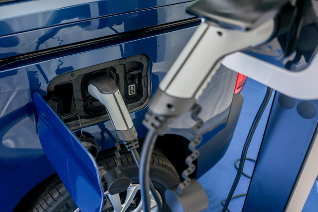Las empresas frenan la compra de coches eléctricos en Europa y ponen en jaque la transición enérgética