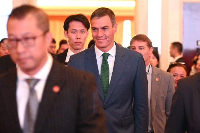 Sánchez aboga por reconsiderar la posición de la UE sobre el coche eléctrico chino y evitar guerra comercial