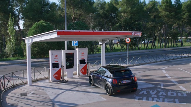 Cepsa pide acelerar despliegue de puntos de recarga y advierte de escasa adopción de vehículo eléctrico