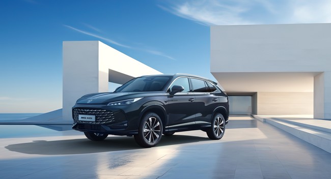 MG saca a la venta el híbrido enchufable HS con 109 km de autonomía a partir de 26.780 euros