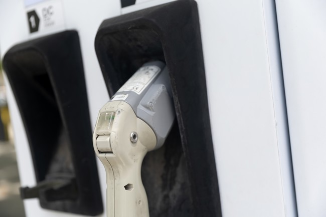 El Gobierno defiende que existe infraestructura de recarga "suficiente" para los eléctricos