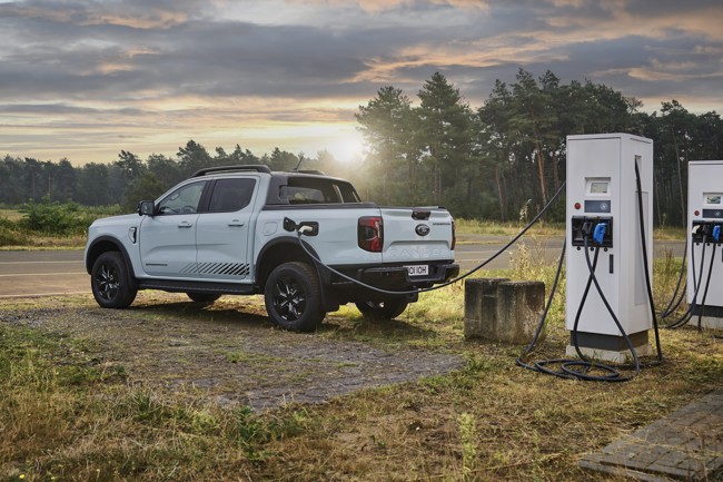 Ford Pro presenta el Ranger híbrido enchufable con 279 CV, disponible para la próxima primavera