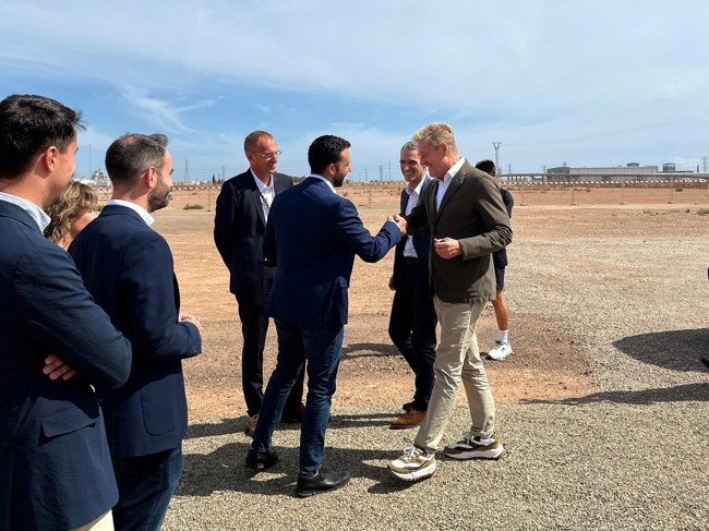 El CEO de Seat y el alcalde de Sagunto comprueban el "buen ritmo" de las obras de la gigafactoría de PowerCo