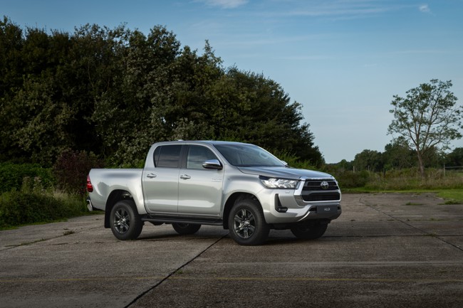 Toyota lanza una versión 'mild hybrid' de su 'pick-up' Hilux de 48 V