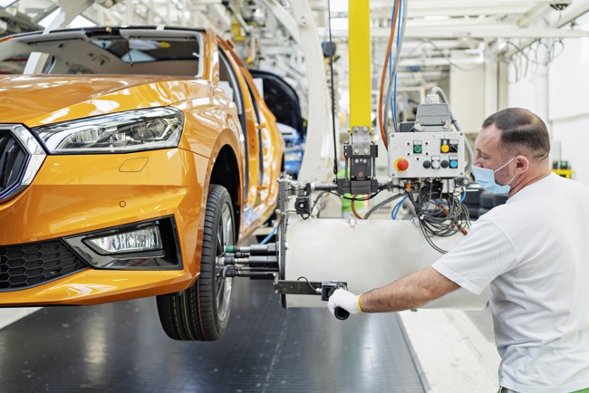 El superávit comercial del automóvil en España creció hasta julio un 28%, hasta los 5.466 millones