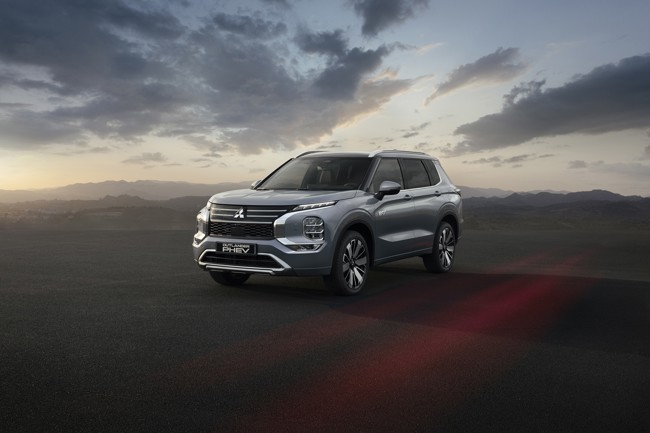 Mitsubishi actualiza su SUV crossover en motorización PHEV Outlander, disponible en Europa en 2025
